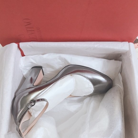 SOLD NWT VALENTINO GARAVANI Tango Leather Pumps - Picture 7 of 9